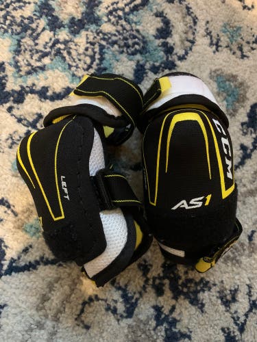 Youth Medium CCM Super Tacks AS1 Elbow Pads