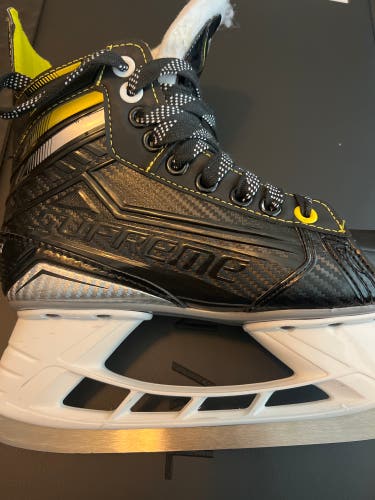Like NEW Used 2 Times  Bauer Size 2.5 Supreme S35 Hockey Skates