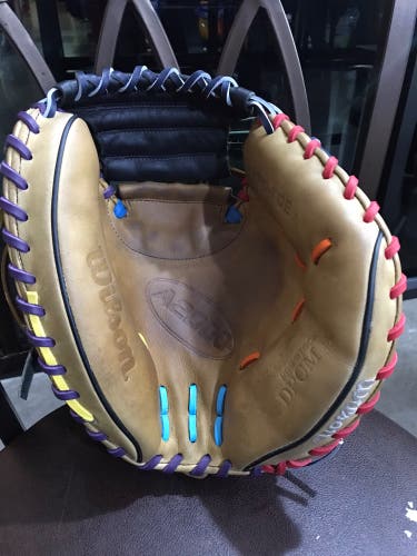 Wilson 33" A2000 Catcher's Glove