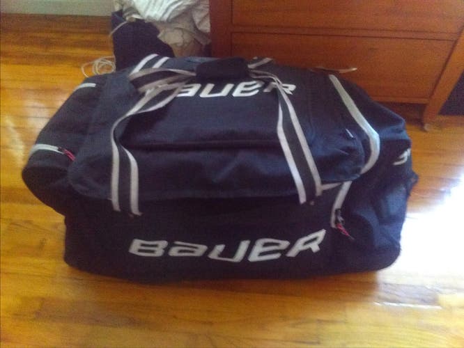 Bauer 950 Wheeled Player Bag - Very Large 34 x 20 x20