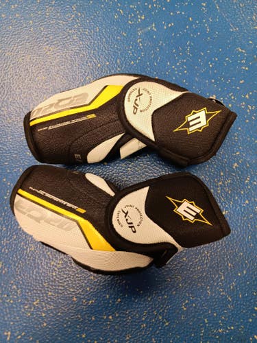 Junior New Large Easton Synergy EQ 20 Elbow Pads