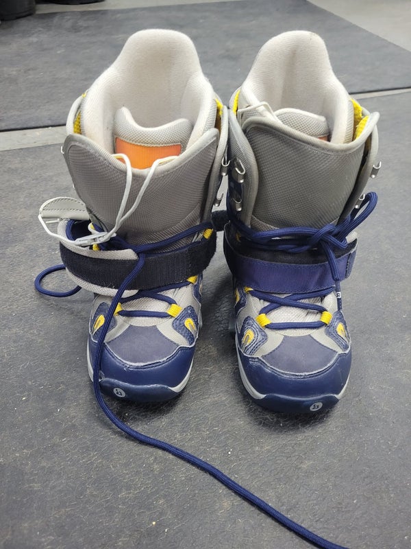 Used Burton Freestyle Junior 04 Boys' Snowboard Boots