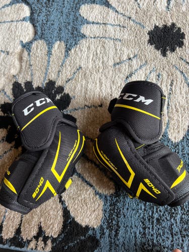 Junior Used Medium CCM Tacks 9040 Elbow Pads
