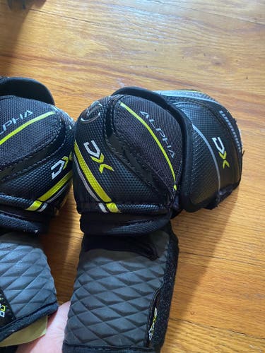 Junior Used Large Warrior Alpha DX Elbow Pads