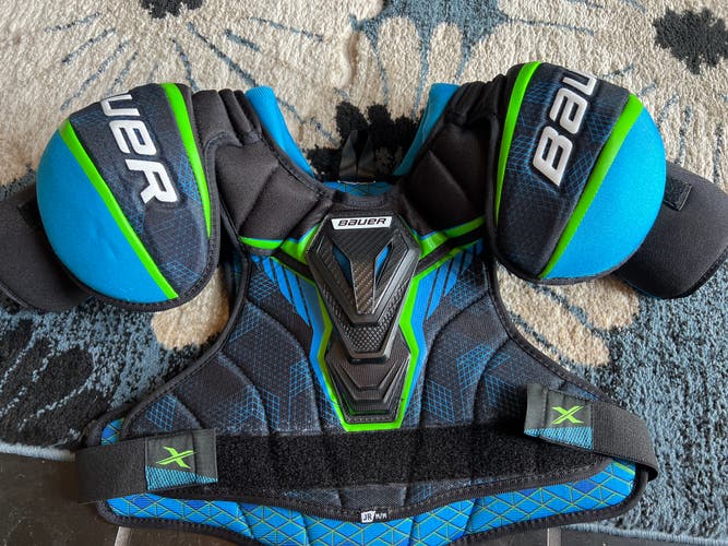 Junior Used Medium Bauer X Shoulder Pads