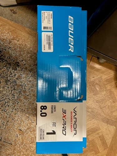 New Senior Bauer Vapor 3X Pro Hockey Skates Size 8
