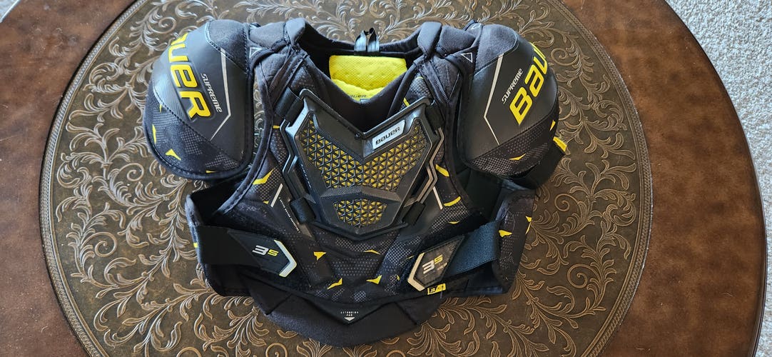 Junior Used Medium Bauer Supreme 3S Shoulder Pads