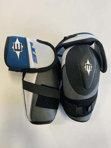 New Junior Large Easton ST4 Elbow Pads
