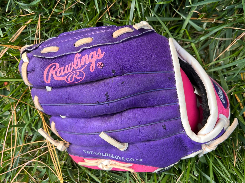 Girl’s Rawling’s Softball Glove