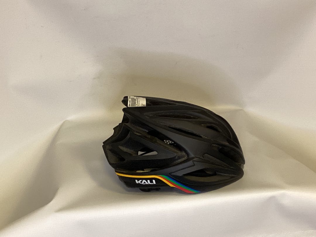 Kali Traffic 2.0 MTB Helm – Schwarz, Größe SM/MD, Mit USB-Licht, 17 Belüftungen