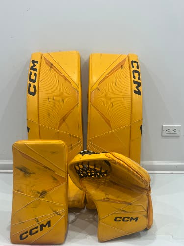 35+1.5 CCM Axis 2 Pro Custom Full Set