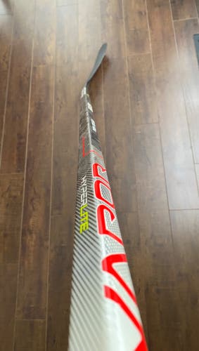 Intermediate 55 Flex, Right Handed P92M Vapor Hyperlite Hockey Stick