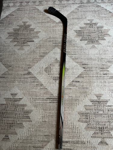 Broken Bauer Vapor Hyp2rlite Hockey Stick