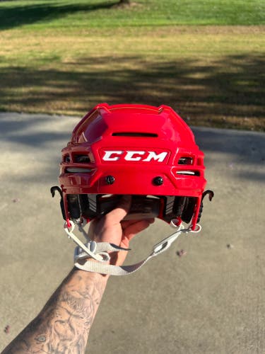 Used Medium CCM  Tacks 910 Helmet