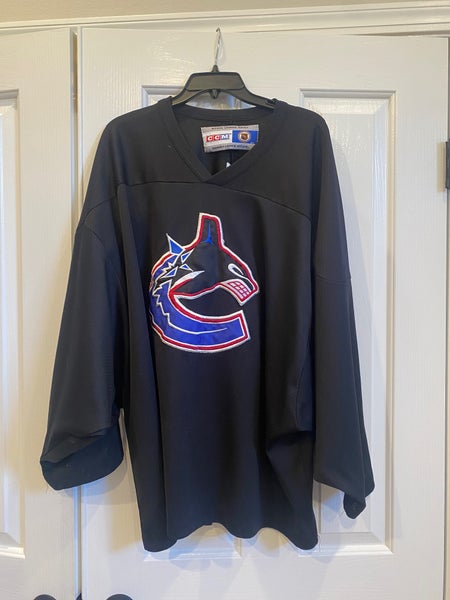 Senior Size Vancouver Canucks old school Goalie Cut jersey (Made by CCM)