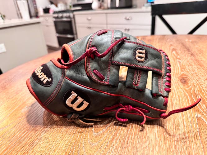 Wilson A2000 G4 GOTM Baseball Glove - 11.5”