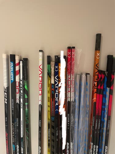 Lot Of Hockey Sticks (read Description)