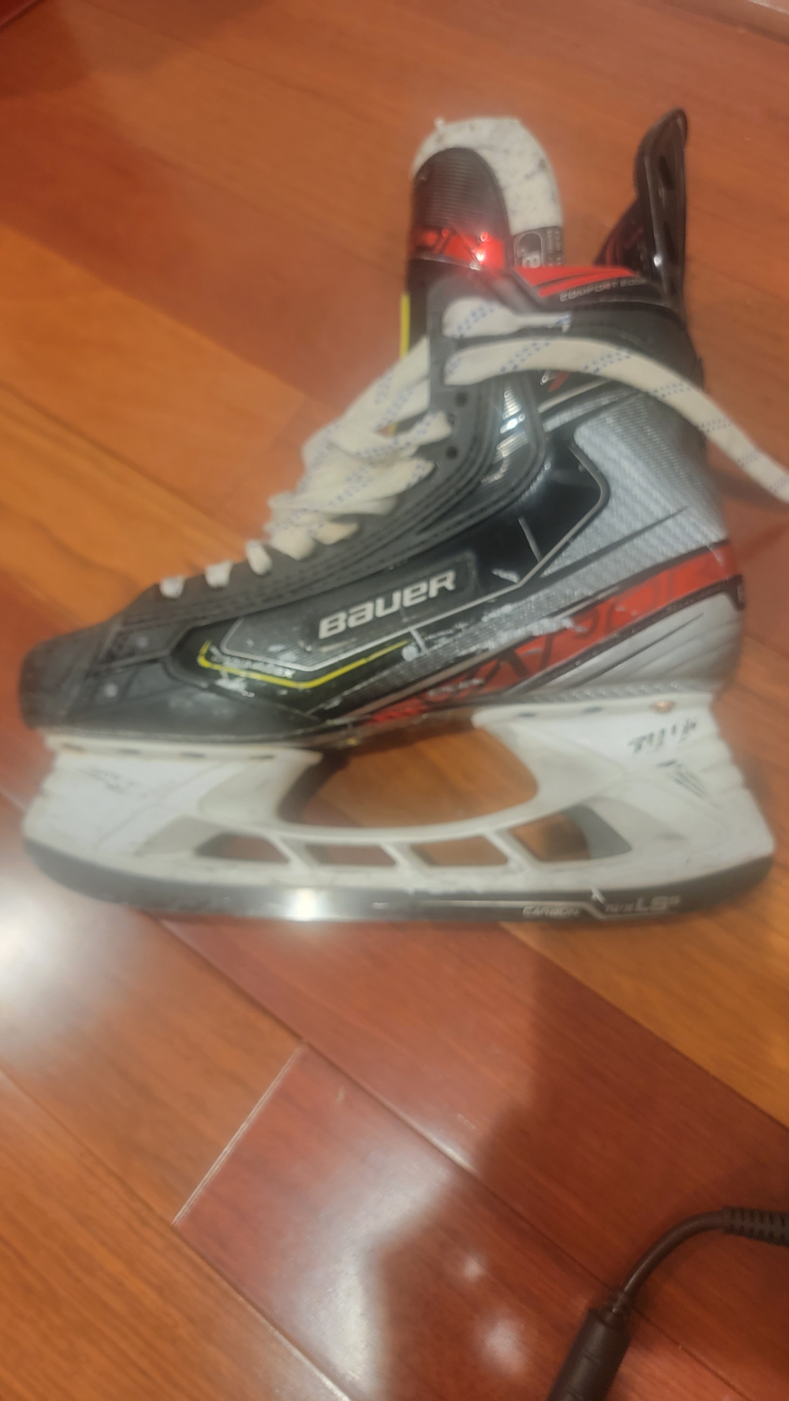 Senior Used Bauer Vapor 2X Pro Hockey Skates Narrow Width Size 8