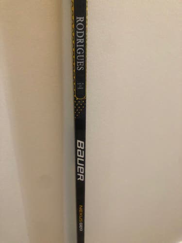 Senior Right Handed P28 Pro Stock Nexus Geo Hockey Stick