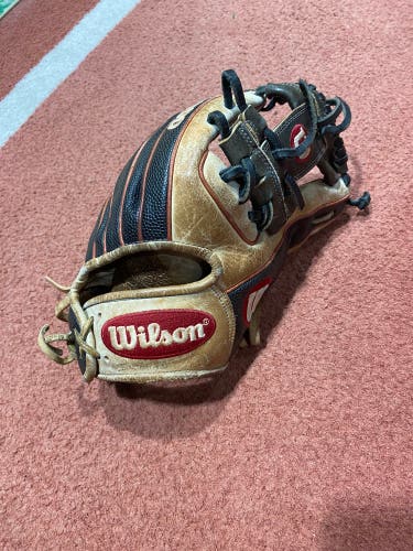 Used Right Hand Throw 11.25" A2000 Baseball Glove