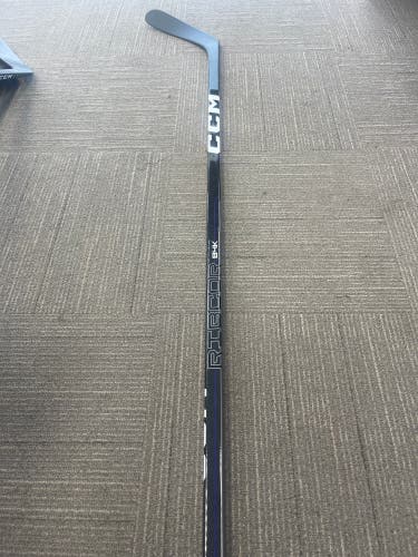 Senior Left Hand P29 Ribcor 84k Hockey Stick