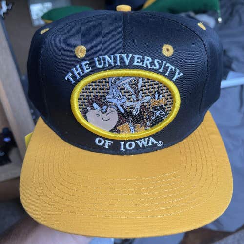 Vintage NEW 1997 The University Of Iowa Looney Tunes Bugs Bunny Snapback Cap Hat