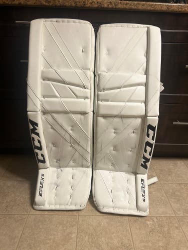 CCM eflex 5 goalie pads