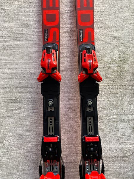 2022 Almost New Atomic Redster S9 FIS 165cm w/ X16 Var Bindings