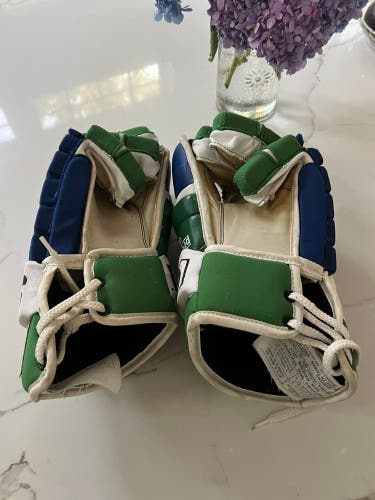 Hockey gloves Used