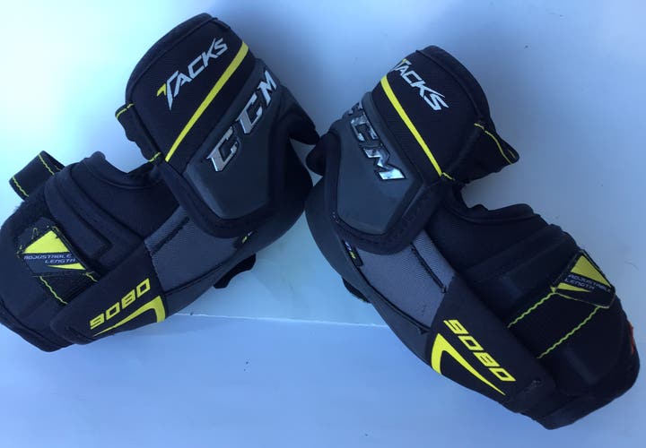 Used Senior Small CCM Tacks 9080 Elbow Pads