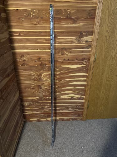 Senior Left Hand P92 Vapor Hyp2rlite Hockey Stick
