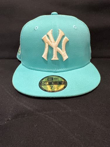 New 7 1/4 Yankees Fitted