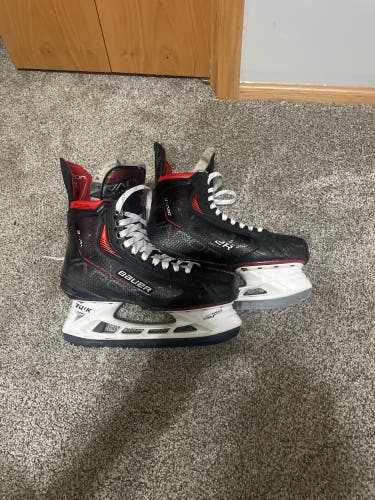 Used Bauer Regular Width   Size 9 Vapor 3X Pro Hockey Skates
