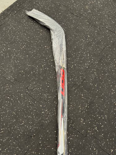Intermediate Right Handed X88 / 60 Flex Stallion HPR 2.2 Hockey Stick