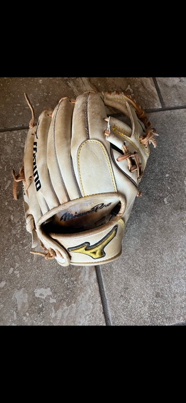 Mizuno Vintage Pro 11.75 inches infield baseball glove for Sale in  Coronado, CA - OfferUp