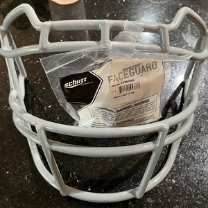 Schutt Vengeance youth football facemask