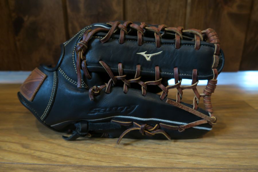 Used Mizuno Right Hand Throw Outfield Select 9 Baseball Glove 12.5"