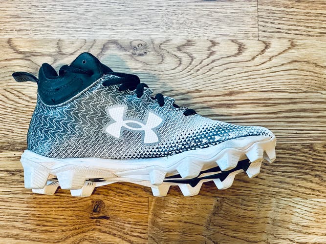 3.5Y Under Armour Football Cleats