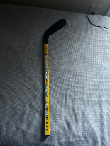 Bauer Mystery Mini: Easton Synergy Right Handed