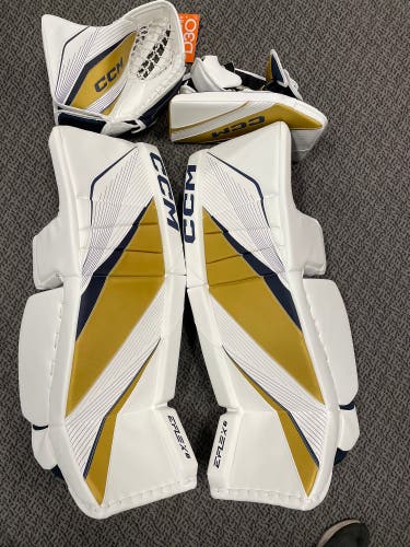 CCM EFLEX 35 +1 Senior White/Navy/Vegas gold goalie set