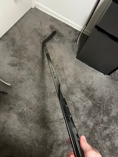 2 Pack Right Handed P28M Vapor Hyp2rlite Hockey Stick