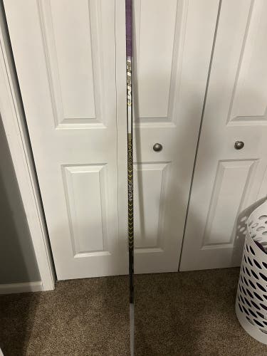 Senior Right Handed P28  Super Tacks Team Hockey Stick