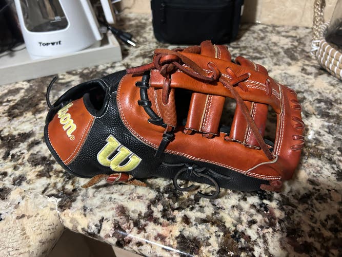 2021 First Base 12.5" A2000 Baseball Glove