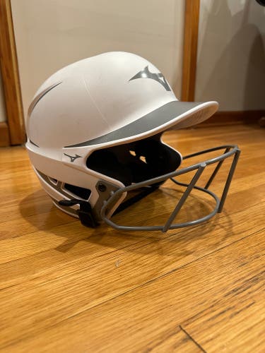 Mizuno F6 Fastpitch Softball Batting Helmet