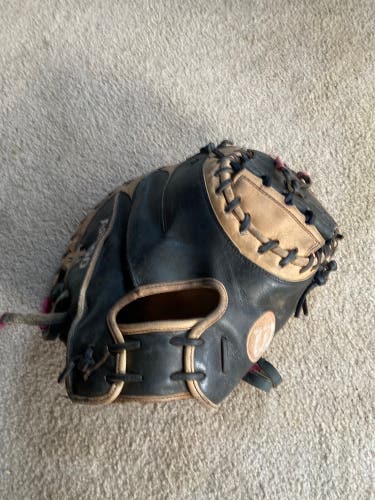 Catcher's 33" A2000 Baseball Glove