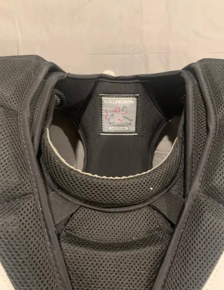 New Medium Vaughn V9 Pro Carbon Goalie Chest Protector