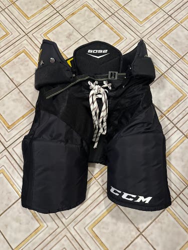 *barely used* Ccm tacks hockey pants Senior Large