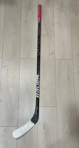 BAUER VAPOR HYPERLITE GRIP COMPOSITE HOCKEY STICK - RH 50FLEX