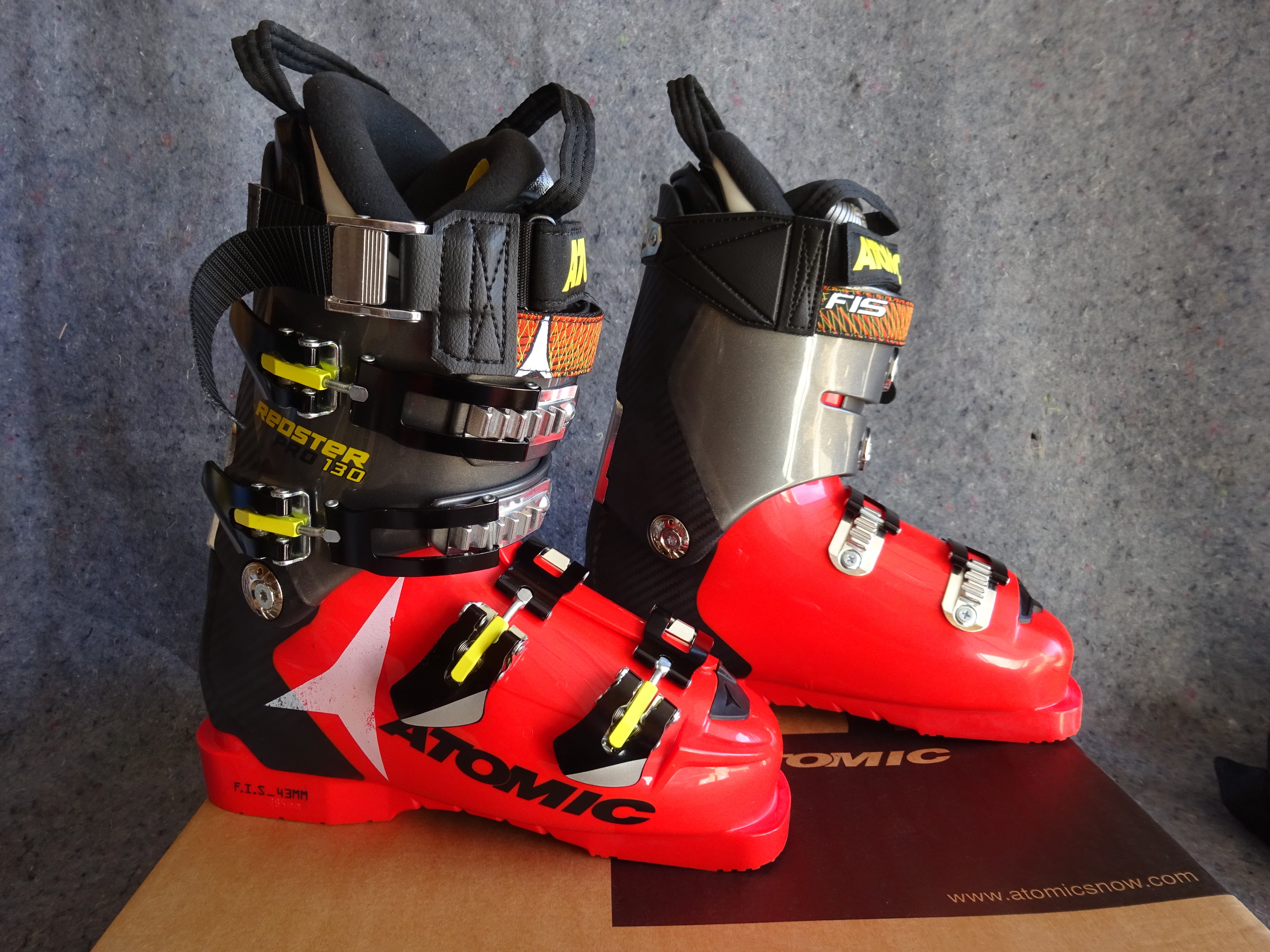 Brand New! Atomic Redster Pro 130 Ski Boots Size-24.5 | SidelineSwap