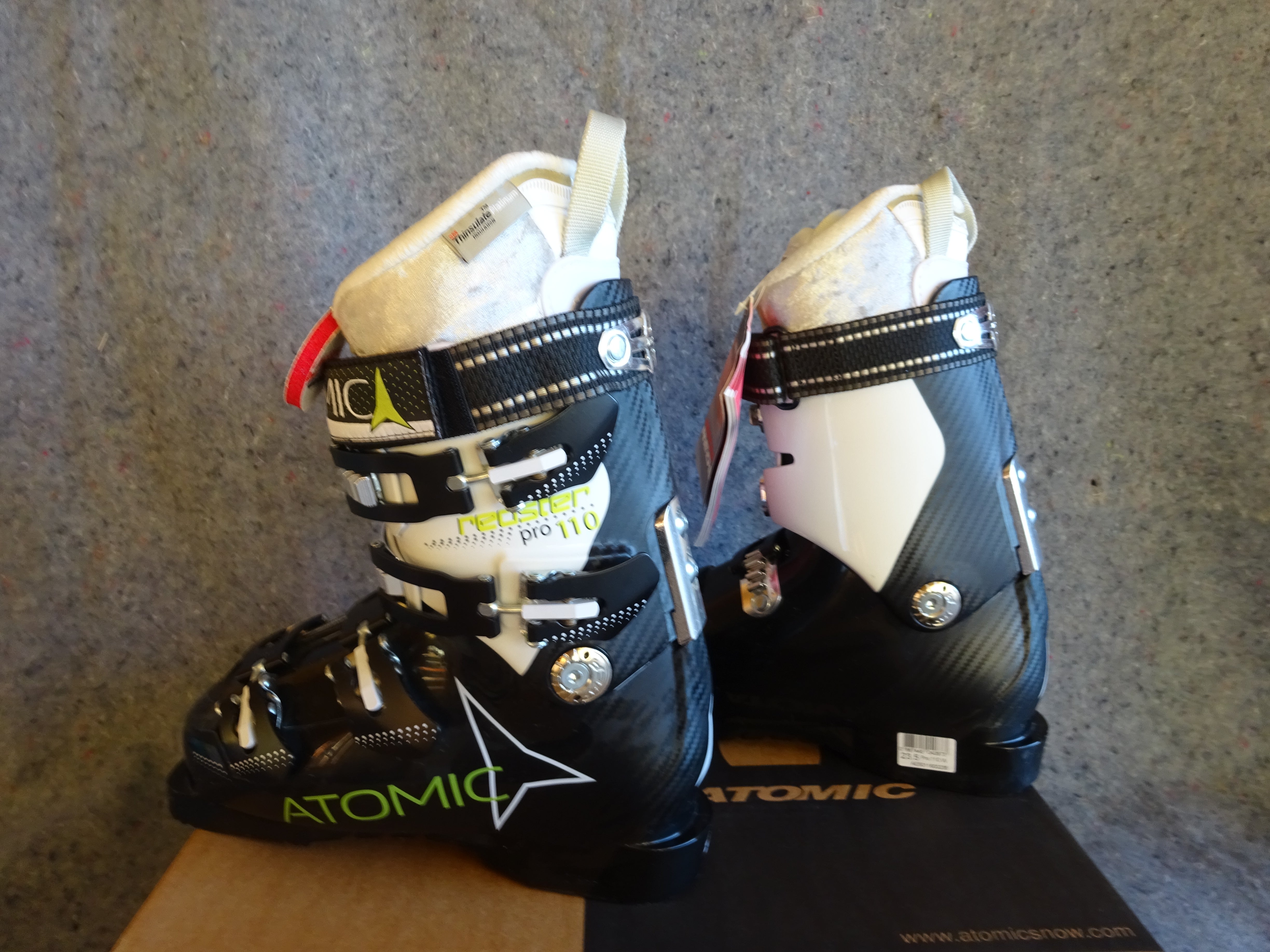 Unisex Atomic Redster Club Sport 110 Ski Boots Medium Flex (New
